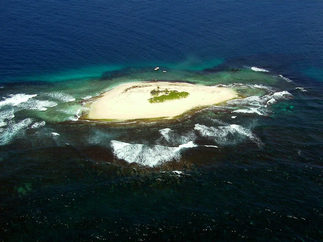 Vue aérienne d'un îlet en Martinique