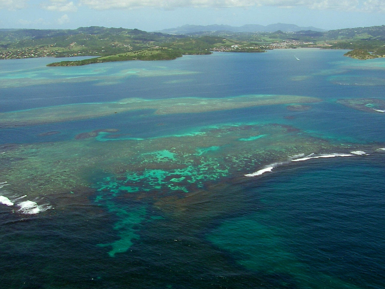Vue aérienne des îlets en Martinique