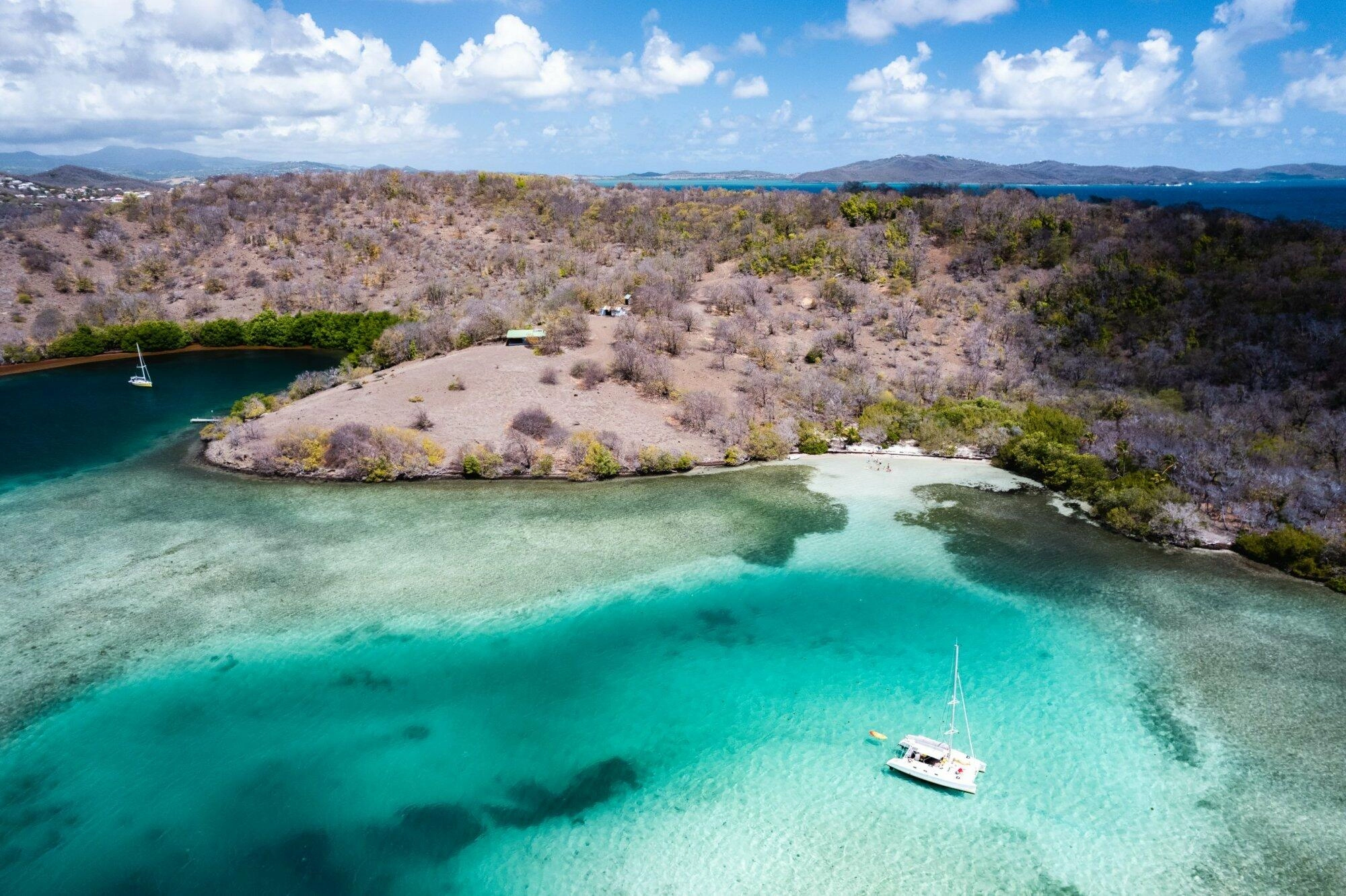 Fond blanc du trapèze îlet du Robert Martinique
