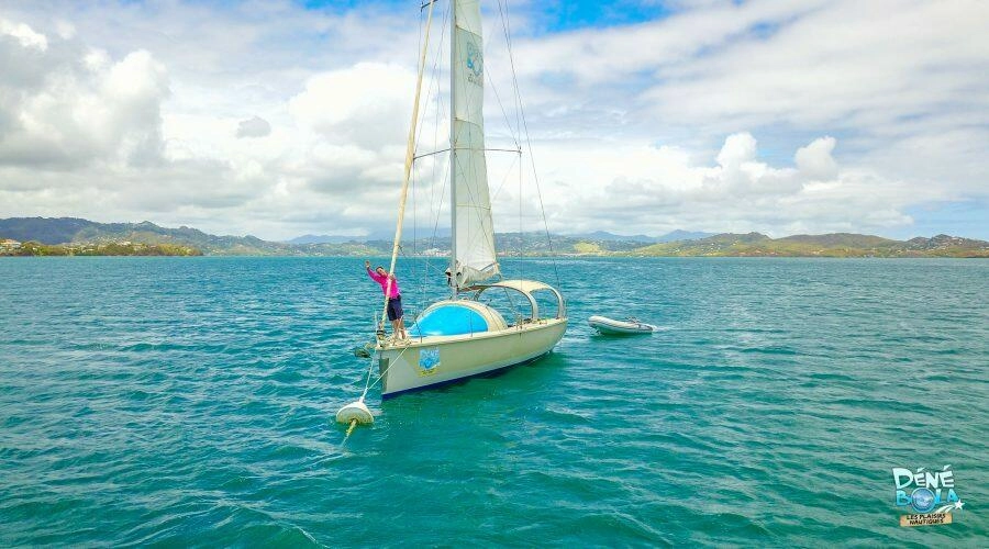 Naviguer à la voile de manière éco responsable en Martinique, le voilier Dénébola